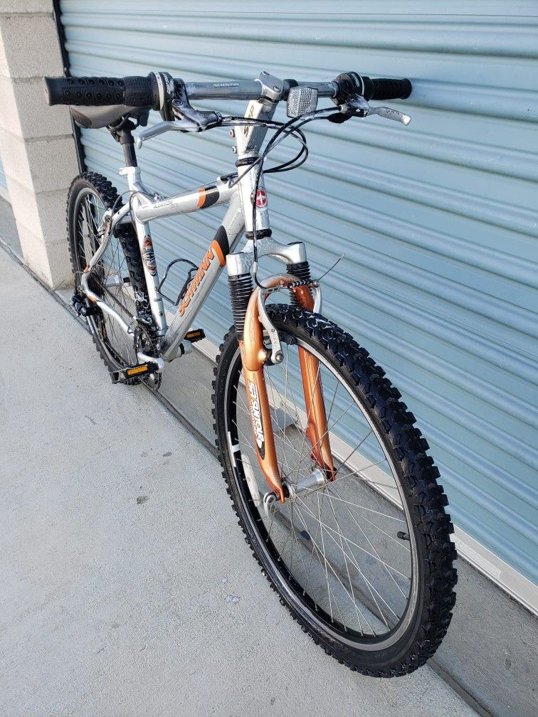 SCHWINN MOUNTAIN BIKE 21 SPEEDS TIRE 26