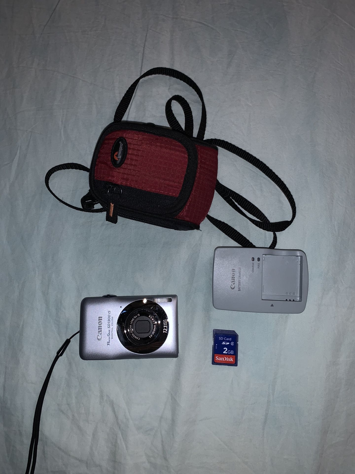 Canon PowerShot 12.1 mega pixels with 2GB memory card and travel bag