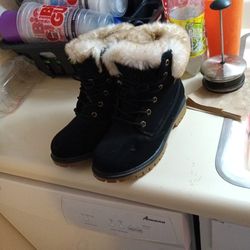 Women's Lugz Winter Boots W Fur Size 9