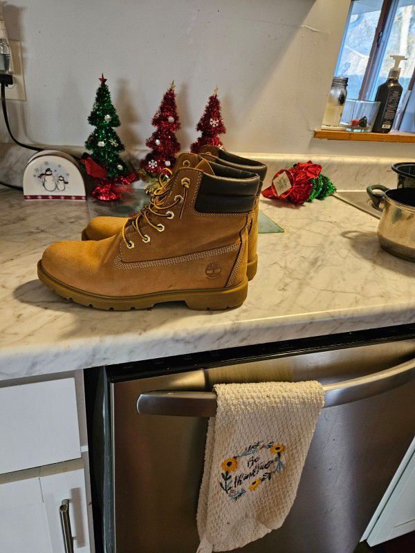 10.5  Womans  Timberland Boots