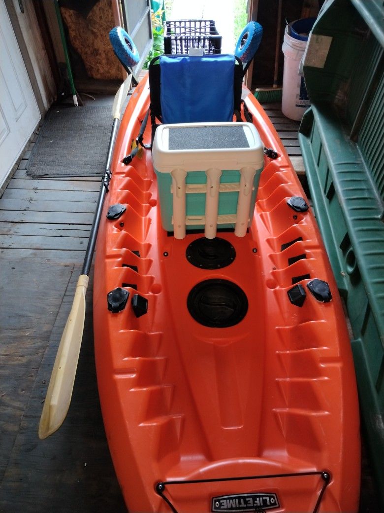 10 Ft 6 Lifetime Kayak Turn Into A Fishing Kayak