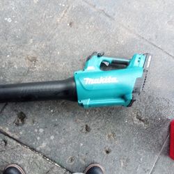 Makita Cordless Leaf Blower 