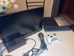 (Make A Offer )19 Inch Tv With Xbox One (Please Read)