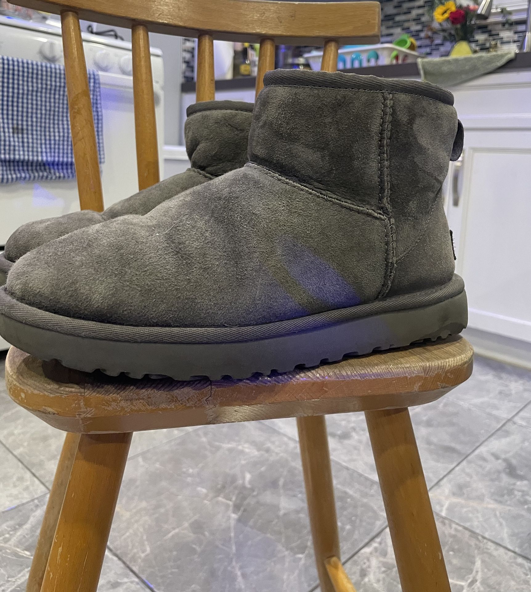 UGG WOMEN’S MINI BOOTS