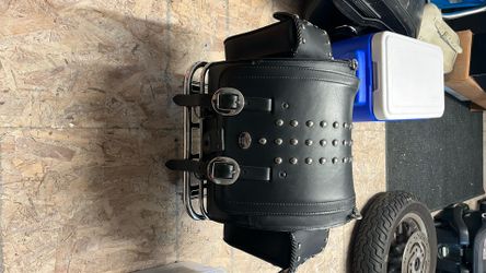 Harley Davidson tour pack with bracket