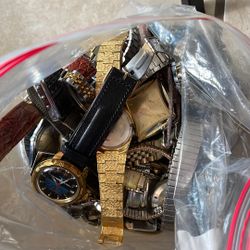 Bag of BROKEN,CRACKED ,OLD-watches Timex Seikoeyc