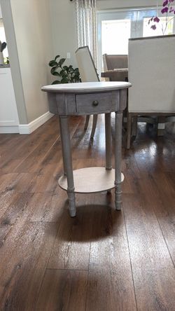 Beautiful Grey wood accent table - LIKE NEW!