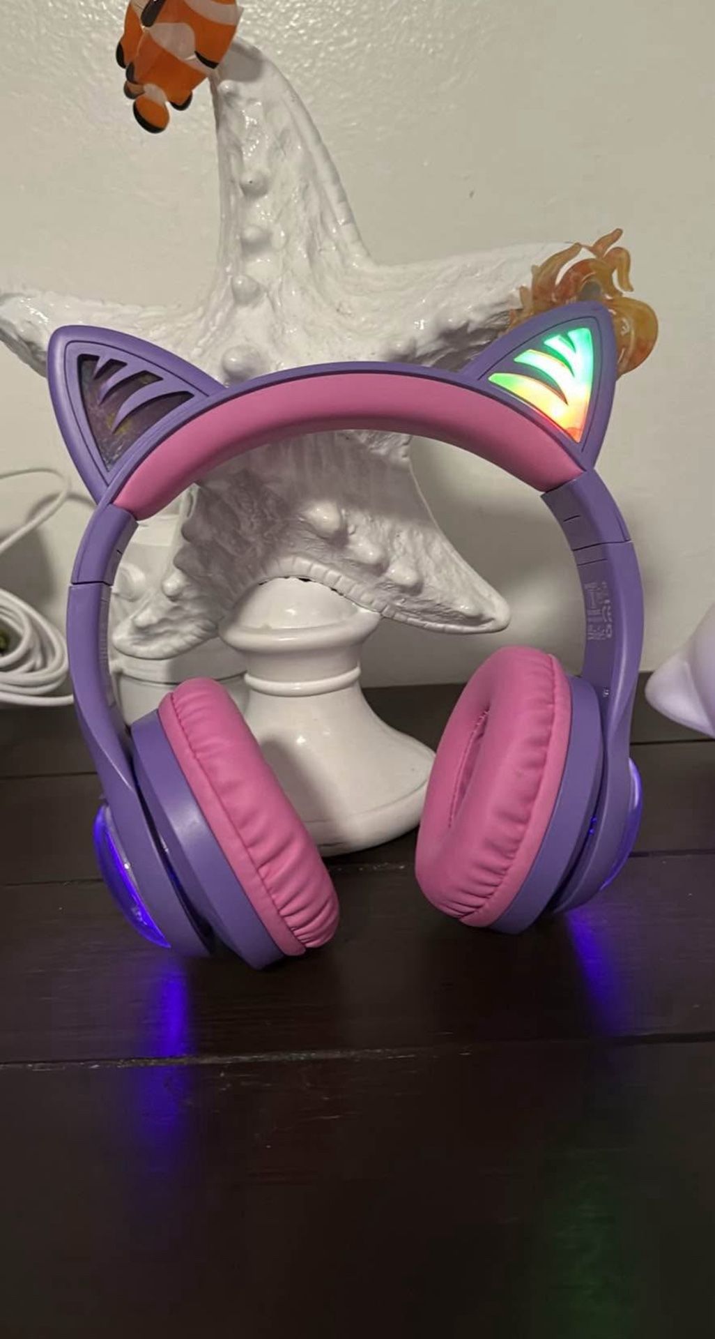 Cat LED headphones with Bluetooth in color hot pink/ Auriculares LED Cat con Bluetooth en color rosa