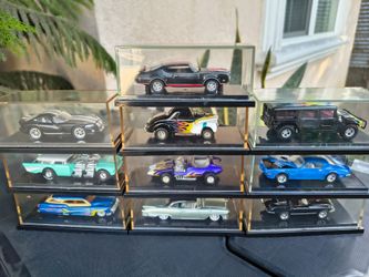 100 % Die-Cast Model Cars Collection in Display Cases (scale 1.64)