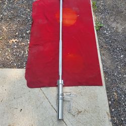 OLYMPIC 6' BAR.  35LBs  USED IN GOOD CONDITION  NO LABELS 
11525 S HALSTED  dunkin donuts/
7111.S WESTERN WALGREENS 
DELIVERY AVAILABLE $
55$.   CASH 