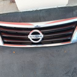 2013-2015 Nissan Altima Grill With Emblem Oem. 