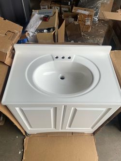 Glacier Bay 30in. Single Sink White Freestanding Bath Vanity with White Cultured Marble Top (Assembled)