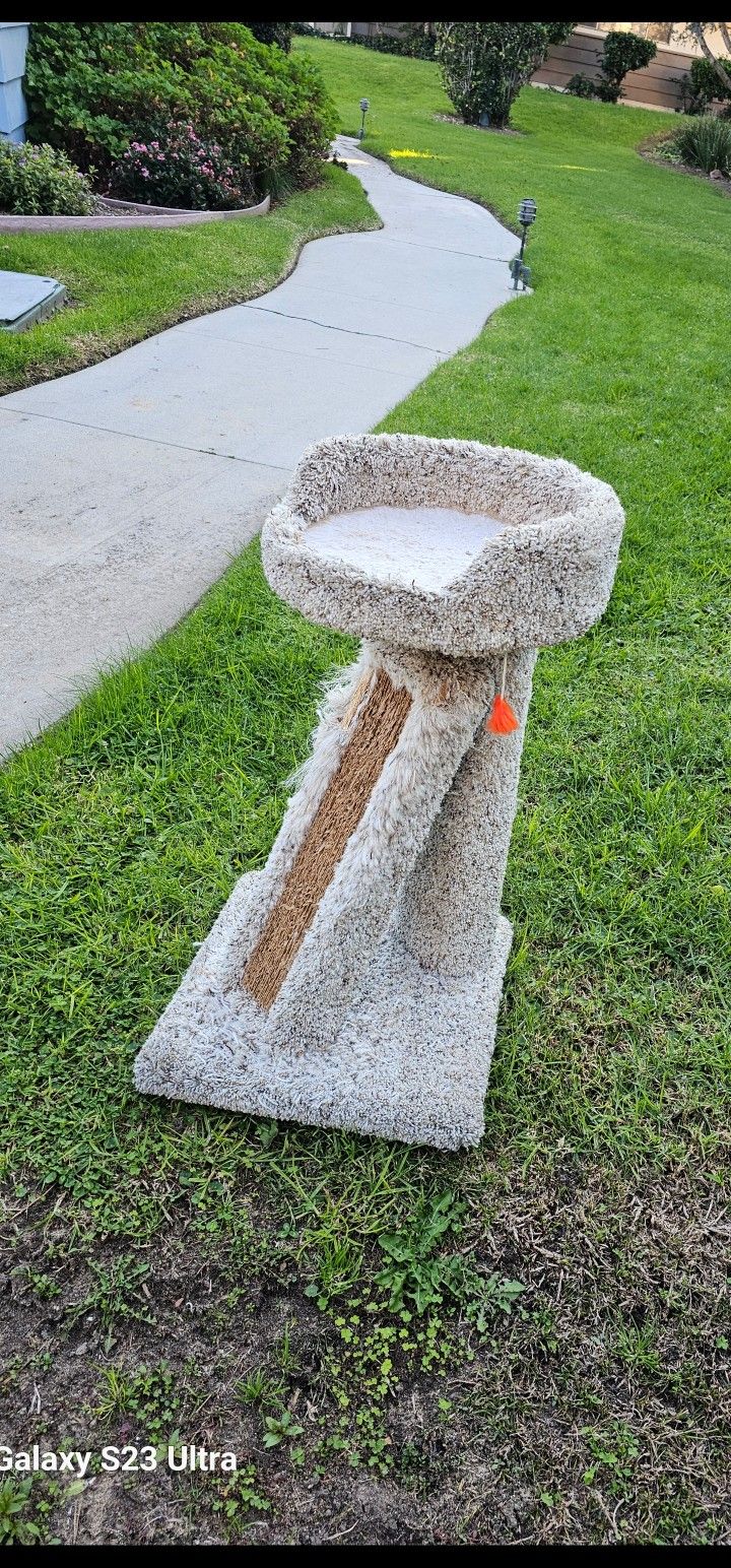 North America Pet Nap & Scratch  H30" X D17" X W 17"