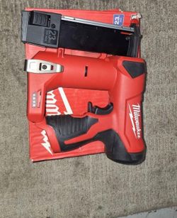 Milwaukee M12 23-Gauge Pin Nailer