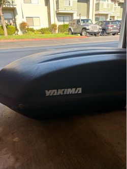 Yakima Rooftop Cargo Box - 72” x 33” - Includes Key