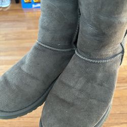 Woman Tall Gray Ugg Boots Size 6