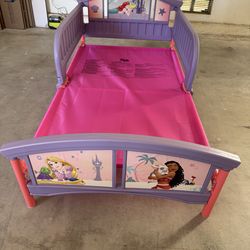 Toddler Bed w/ Rails – Disney Princess (Delta Children)