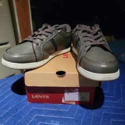 Levis Youth Size 5 M Gray Sneakers