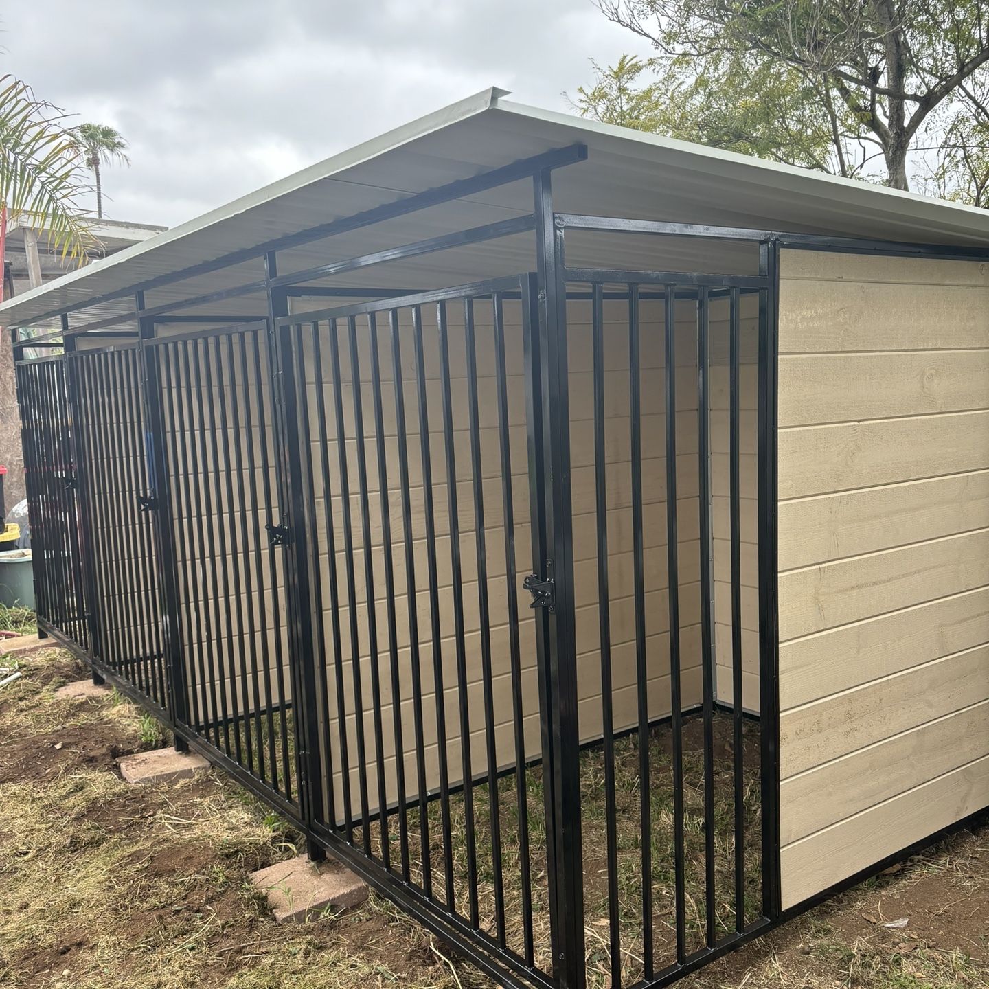 4 Stall Dog Kennel 