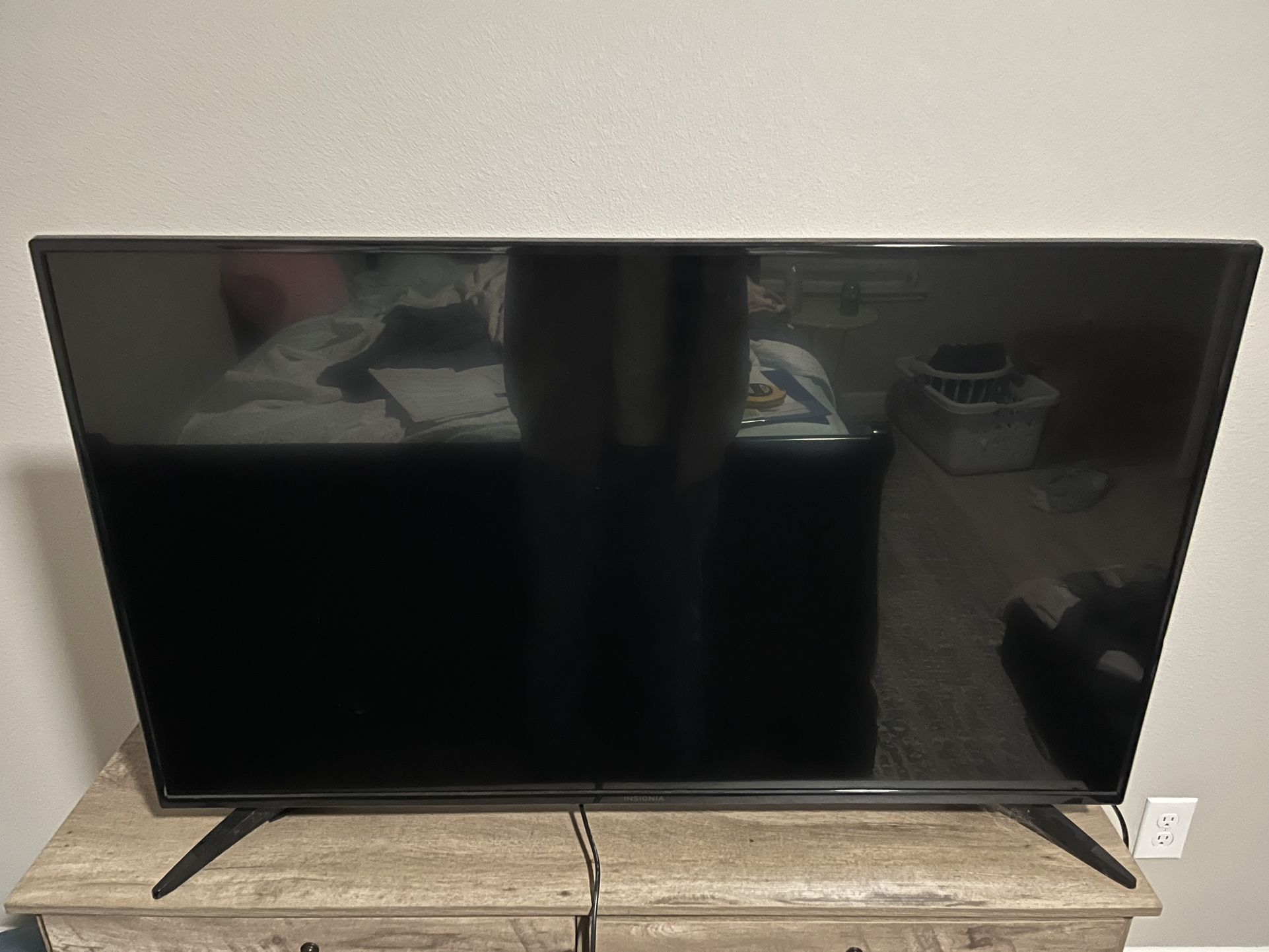 38” Insignia TV