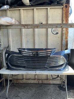 2018 - 2023 TOYOTA AVALON - FRONT BUMPER COVER OEM