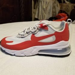 Nike Air Max 270 React size 9
