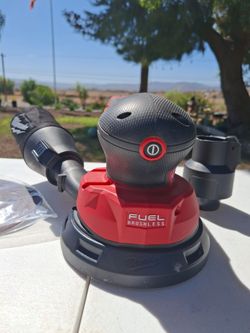 Milwaukee M18 FUEL 5 in. Random Orbital Sander (Tool Only)
