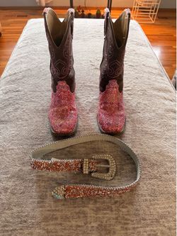 Little girl cowgirl boots and belt