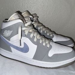 Air Jordan 1 Mid (Size 10.5m)