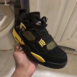 Jordan 4s Thunders