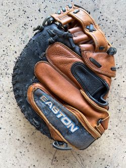 Easton Girls Fastpitch Catchers Glove