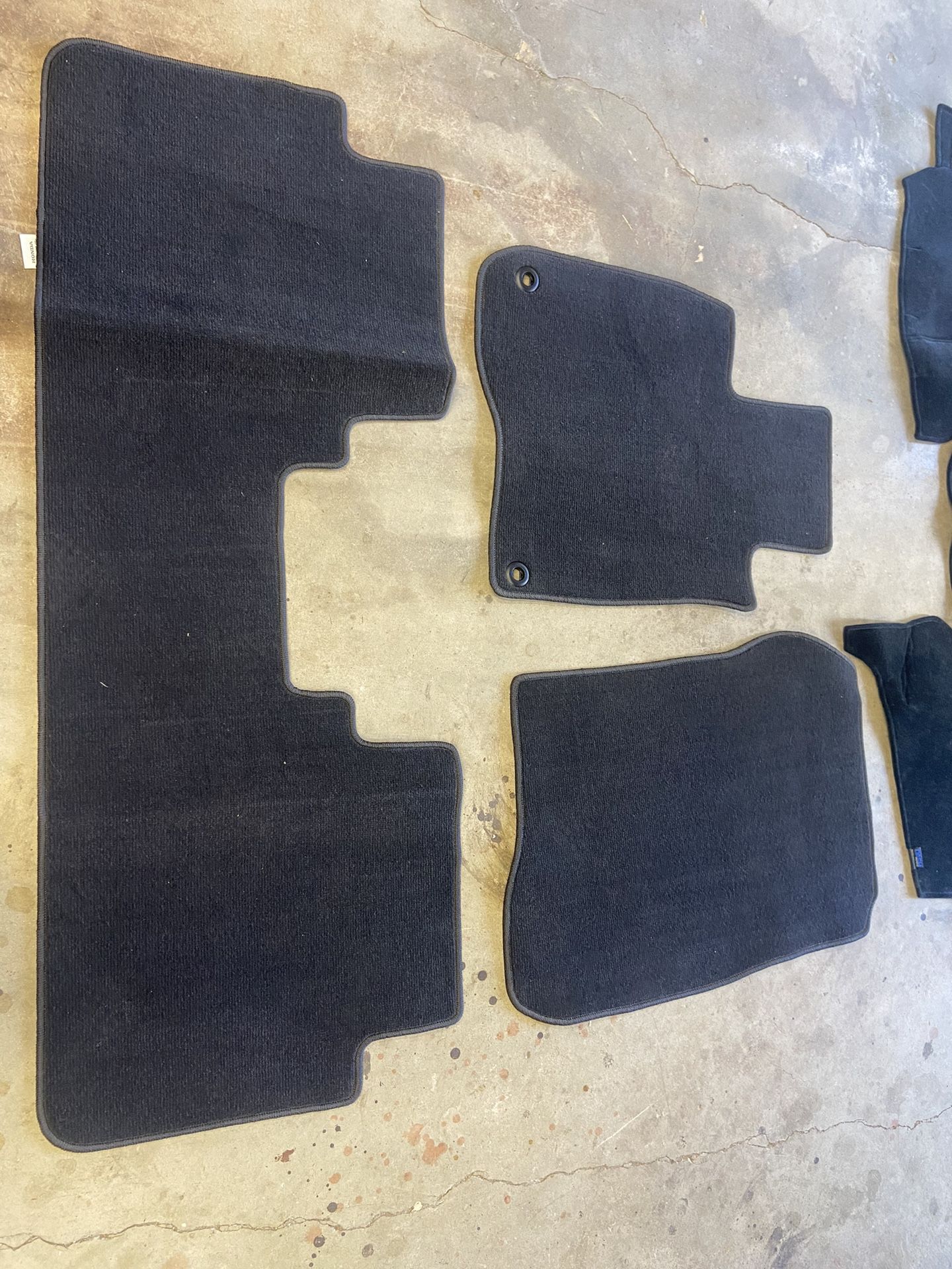 Honda CRV Floor mats - Black Carpet