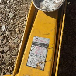 2 1/2 Ton Floor Jack/may Need New Seal.