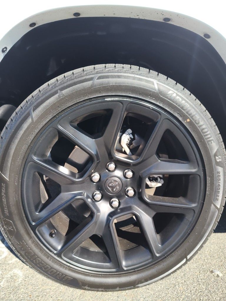 Bridgestone weather peak 285/45R22