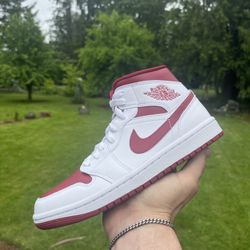 Jordan 1 Mid Reverse Chicago 