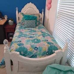 Price Reduction!!! Girls Twin Bedroom Furniture Set