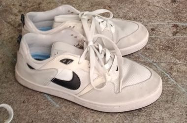 NIKE SB SHOES SIZE 7.5 MENS