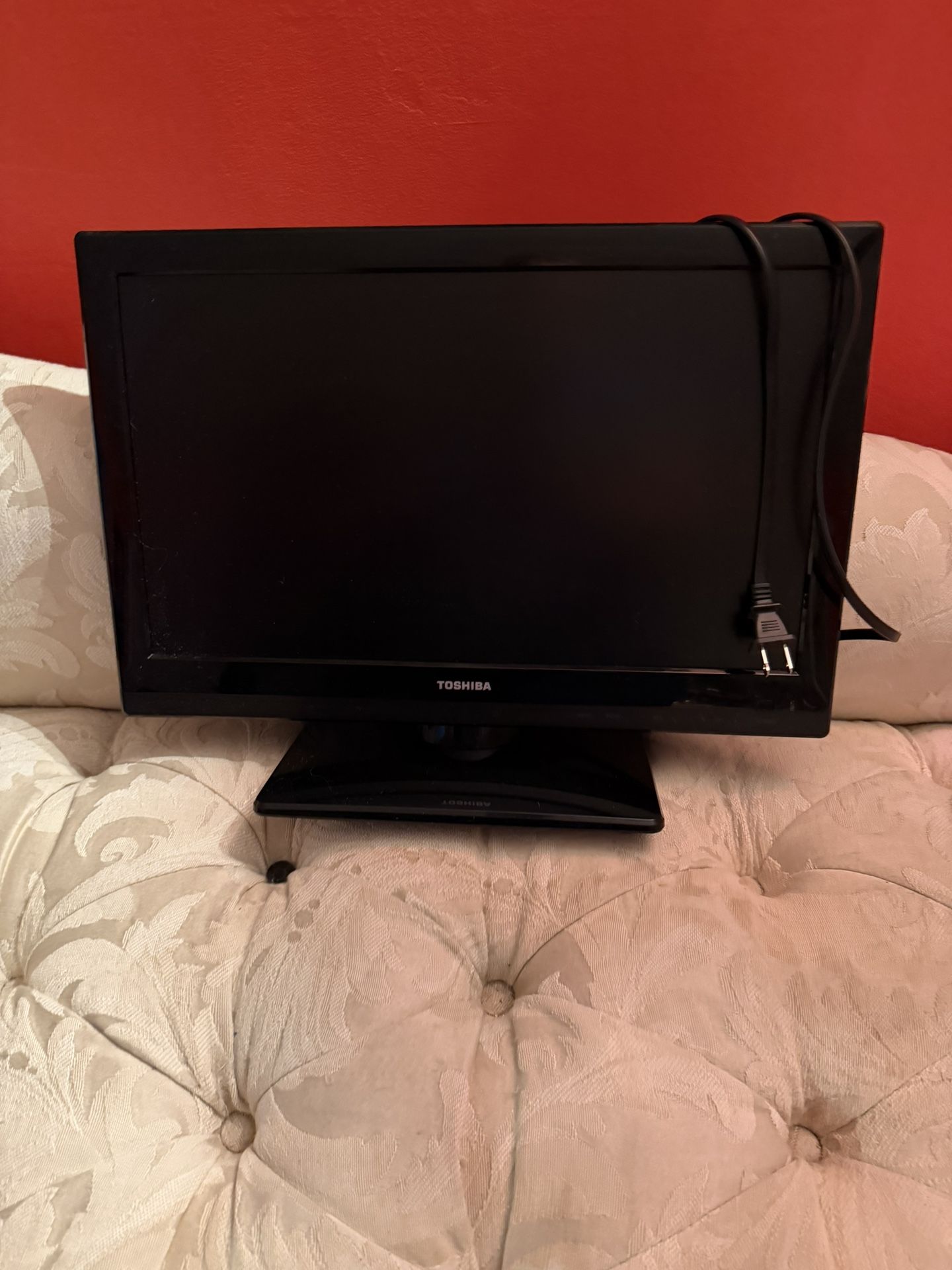 Small tv 18in With Remote