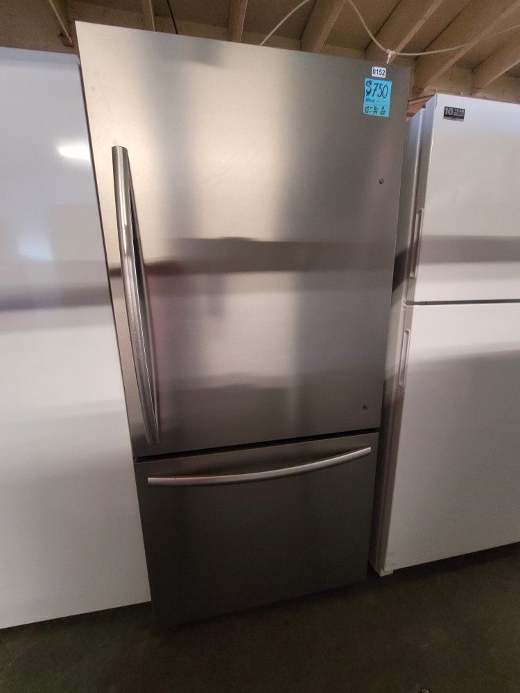 Refrigerator Mora 