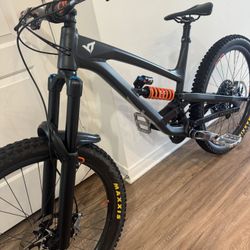 YT Capra Shred Alum w/TRP. Size Large