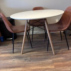 Dinning Table With 4 Chairs 