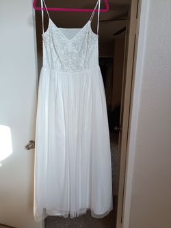 Adrianna Papell White bead embroidered dress Size 8 Ivory pleated floor length maxi

Condition is used in excellent condition

Don't miss this chance 