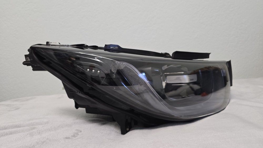 Right headlight for 2018 BMW i3