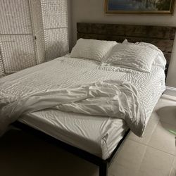 QUEEN SIZE WOOD FRAME BED 