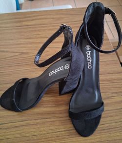 Black boohoo heels
