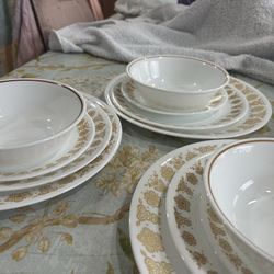 Corelle Ware 4 piece dinner set ( Golden Butterfly)