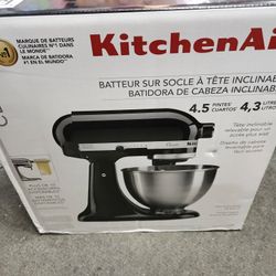 Kitchen Aid Classic Series 4.5qt Tilt Head Stand Mixer