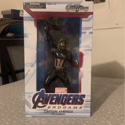 Marvel Avengers Endgame Captain America With Thor Hammer PVC Diorama