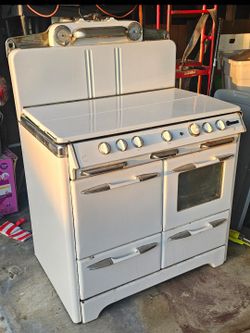 VINTAGE O'KEEFE & MERRIT GAS STOVE