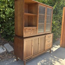 Mid Century Modern China Cabinet/hutch